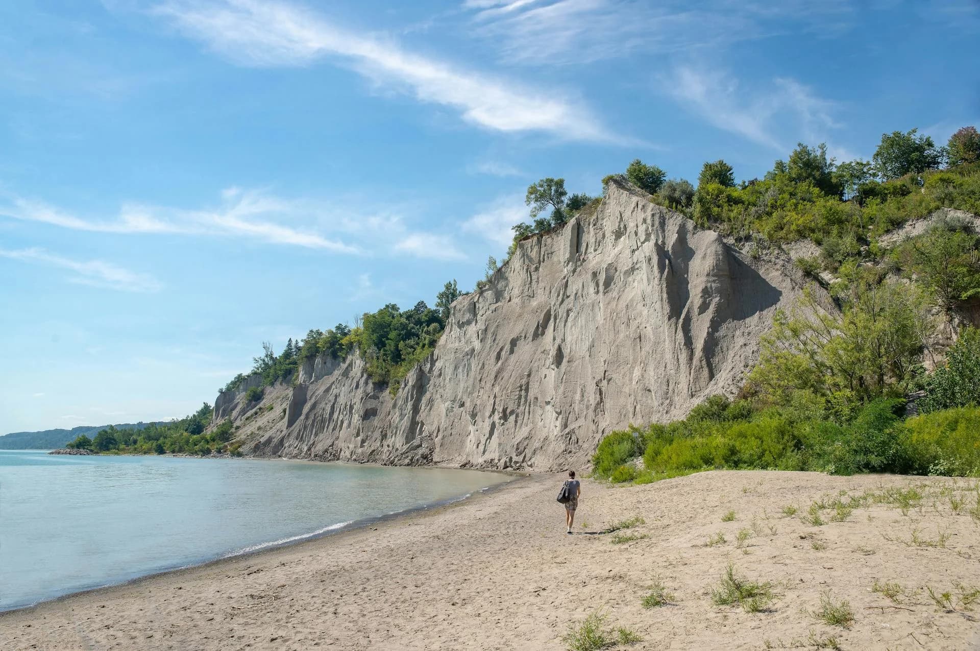Parc des falaises de Scarborough avec des falaises spectaculaires et une plage de sable sur le lac Ontario