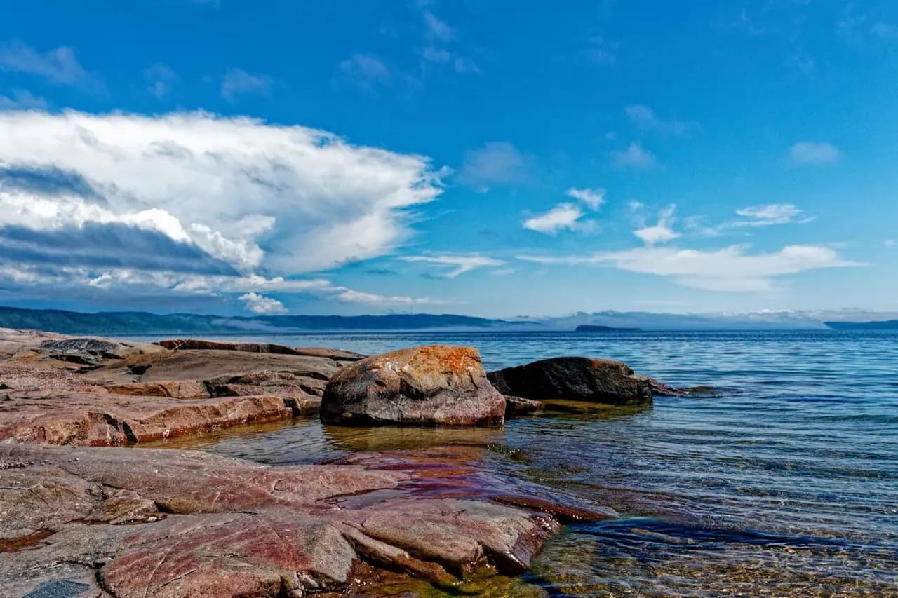 Rivage du lac Supérieur à Thunder Bay, Ontario
